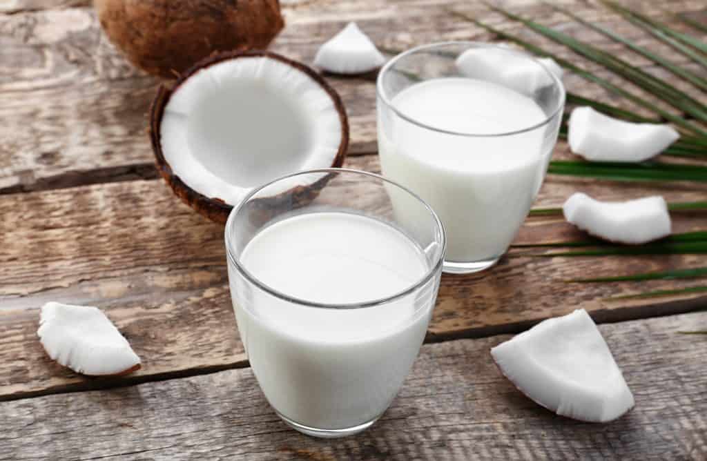 ¿Es segura la leche de coco durante el embarazo? ¿Hay alguna ventaja?