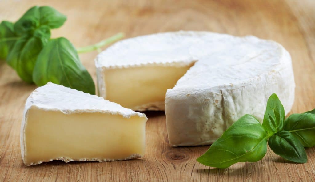 ¿Pueden las mujeres embarazadas comer queso brie? ¿Es un queso seguro?